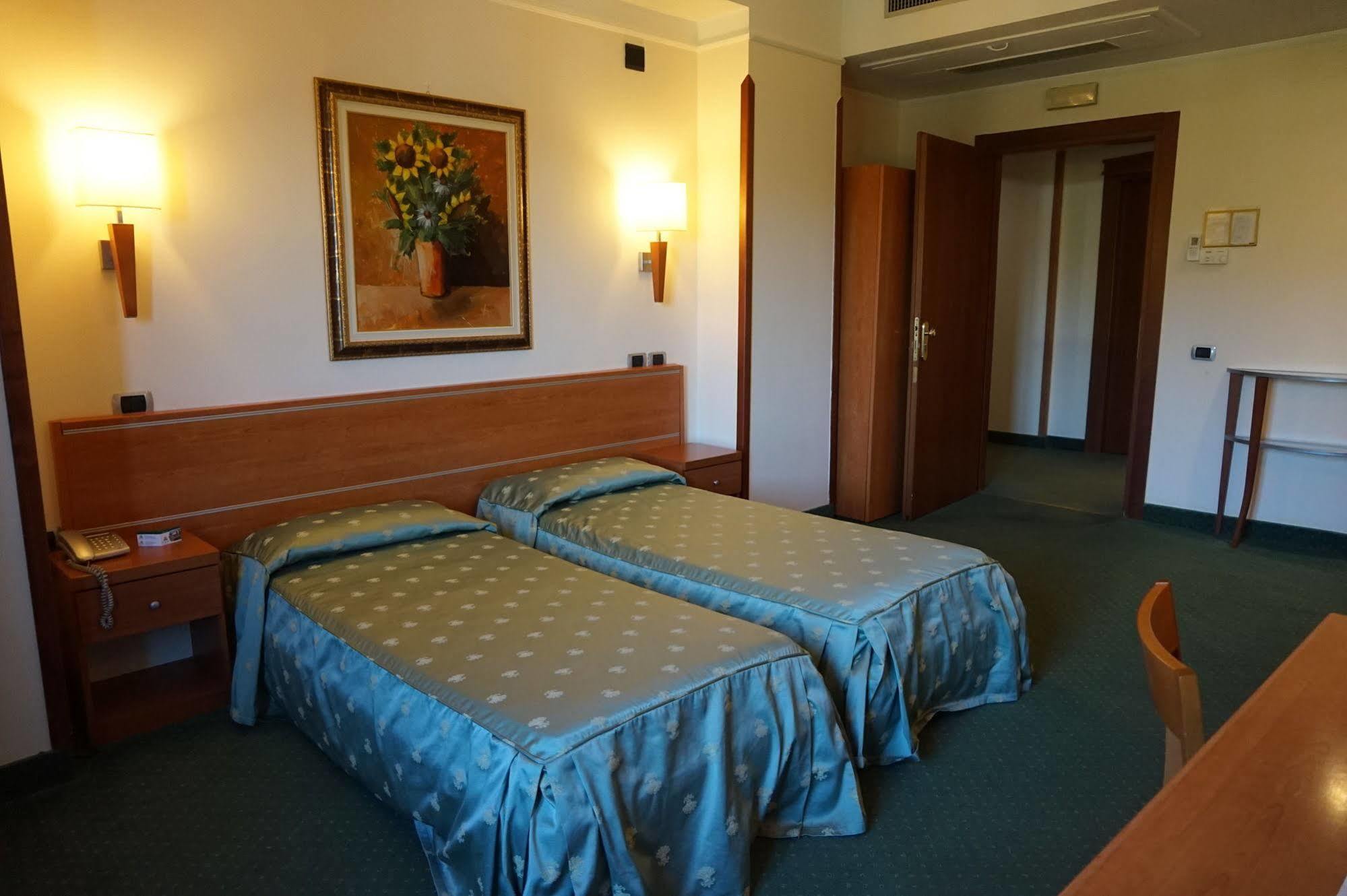 Bel Sito Hotel Due Torri Manocalzati Экстерьер фото